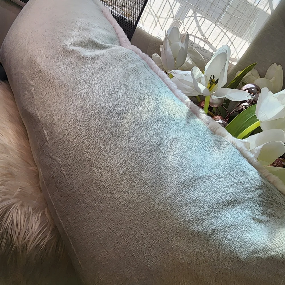 Ugg’s Manteo Oblong Pillow - Decorative Pillow new